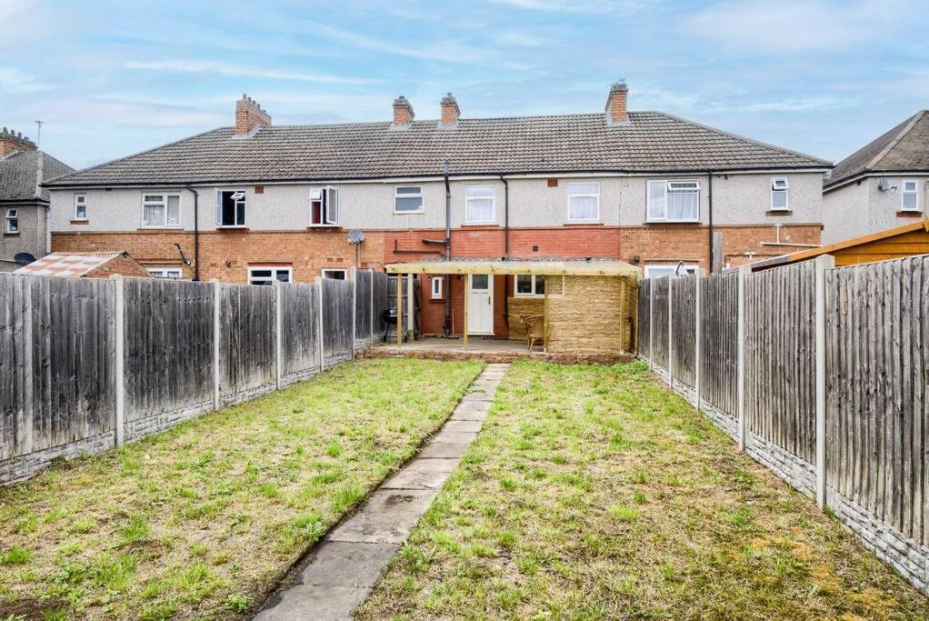 Low Rate For A 4-Bedroom House In Coventry With Free Unlimited Wi-Fi 2 Car Parking 53 Qmc Экстерьер фото