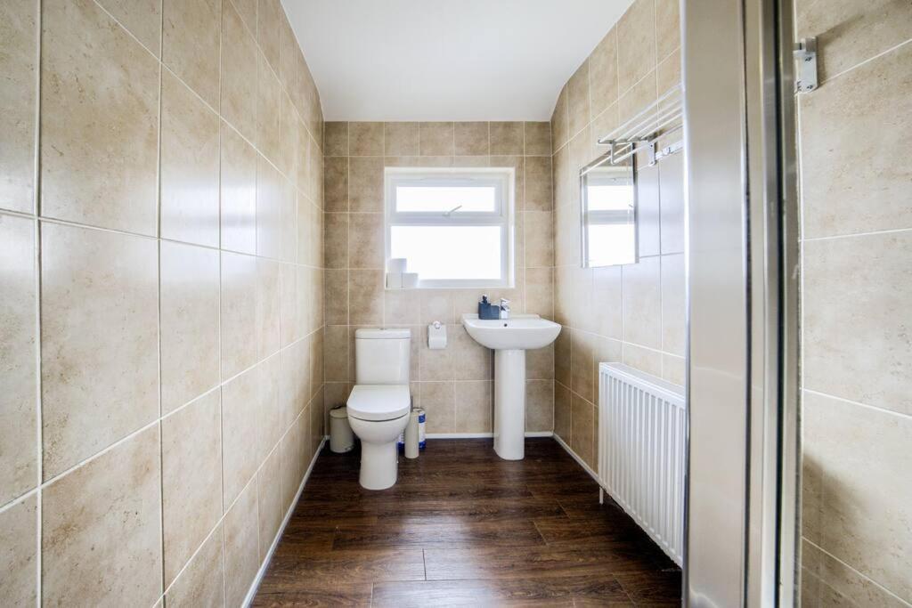 Low Rate For A 4-Bedroom House In Coventry With Free Unlimited Wi-Fi 2 Car Parking 53 Qmc Экстерьер фото